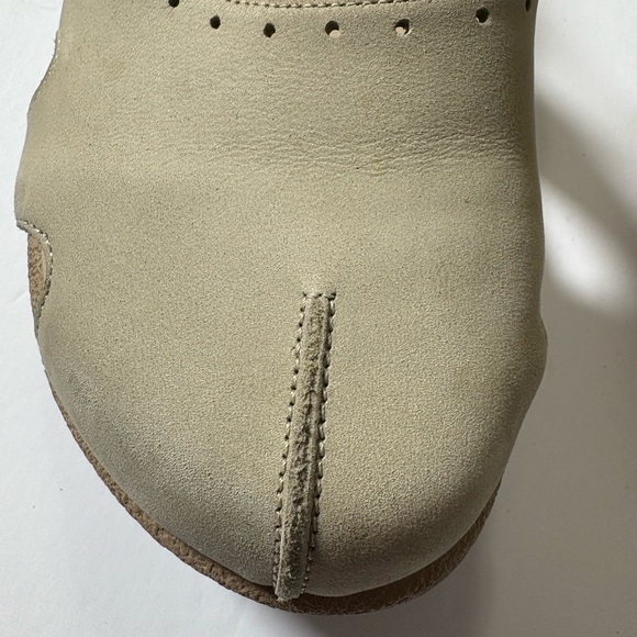 Dansko Mary Janes in Taupe Mushroom Color. Nubuck Leather, Rubber Sole. 9.5-10 - Picture 9 of 14